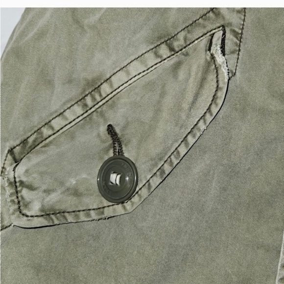 Aritzia TNA Utility/ Military Style Jacket. Green.
SIZE M - Picture 10 of 16